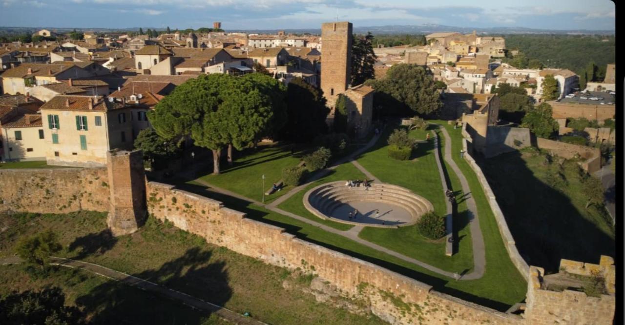 Hotel Piazza Duomo Tuscania Exterior foto