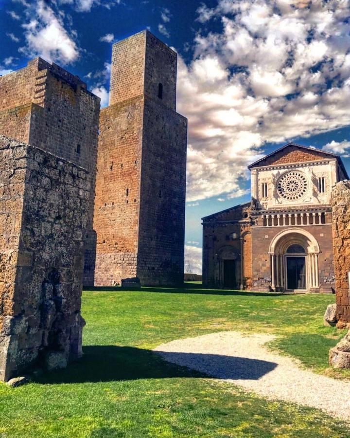 Hotel Piazza Duomo Tuscania Exterior foto